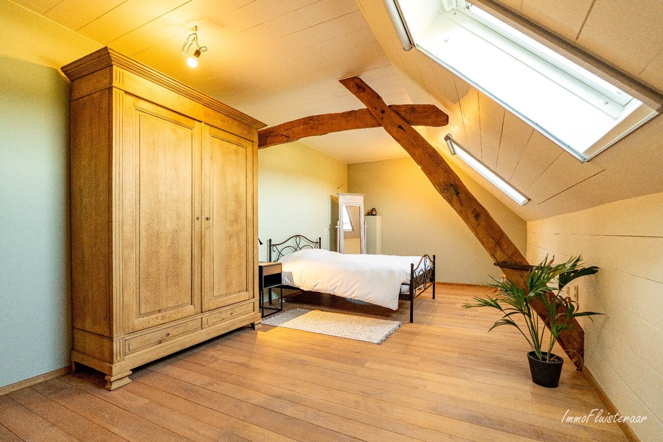 Prachtige langgevelhoeve met aanpalende weide op ca. 1,6 ha te Wortel (Hoogstraten) 