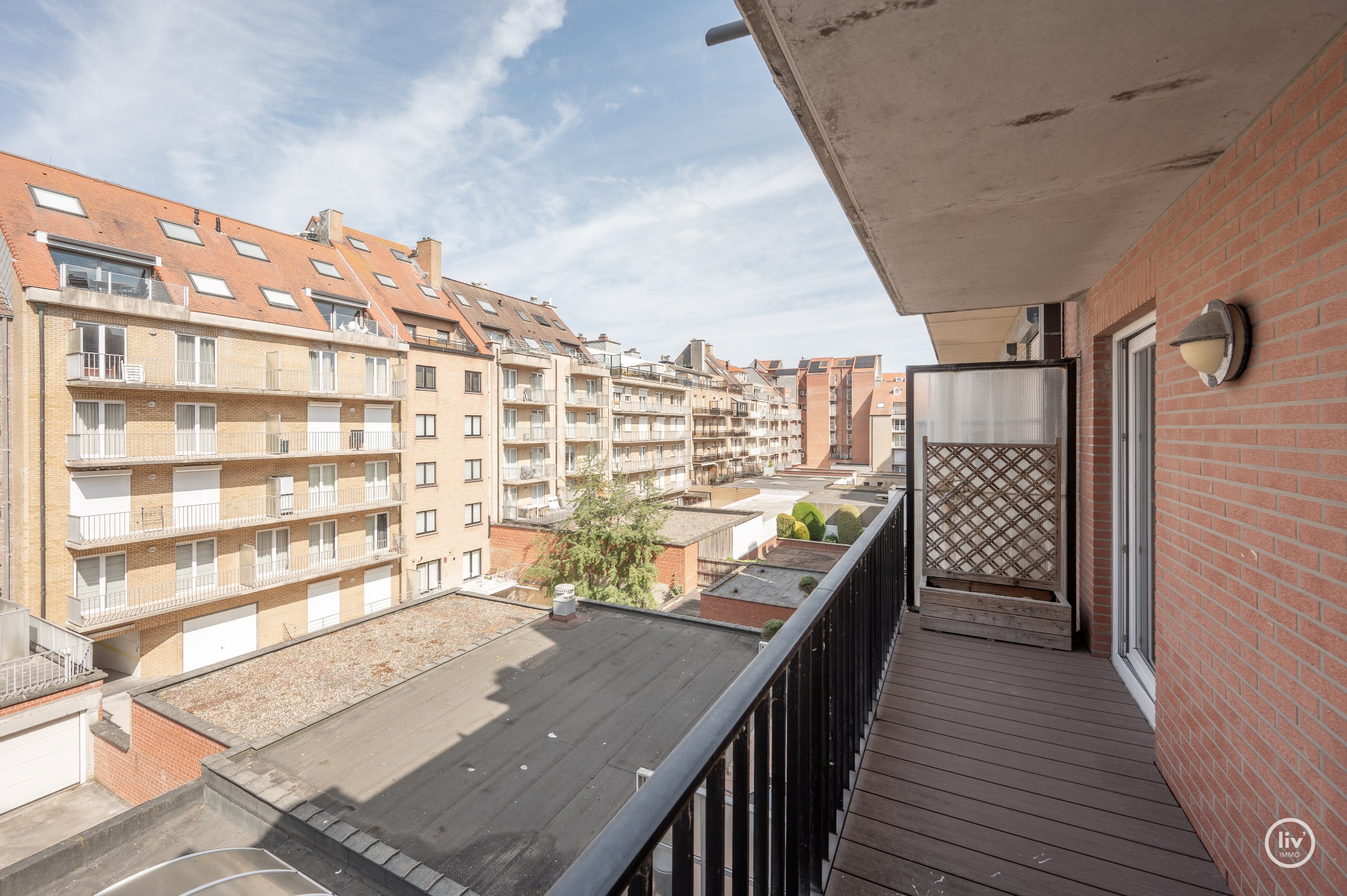 Mooi gerenoveerd appartement in de Paul Parmentierlaan te Knokke. 