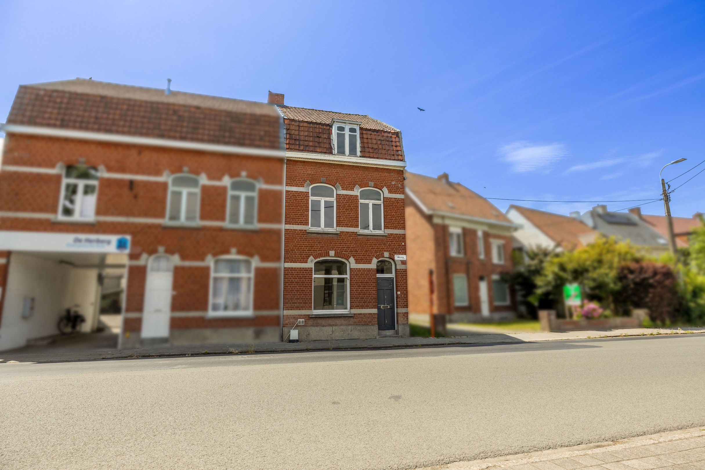 TE RENOVEREN WONING MET GARAGE 