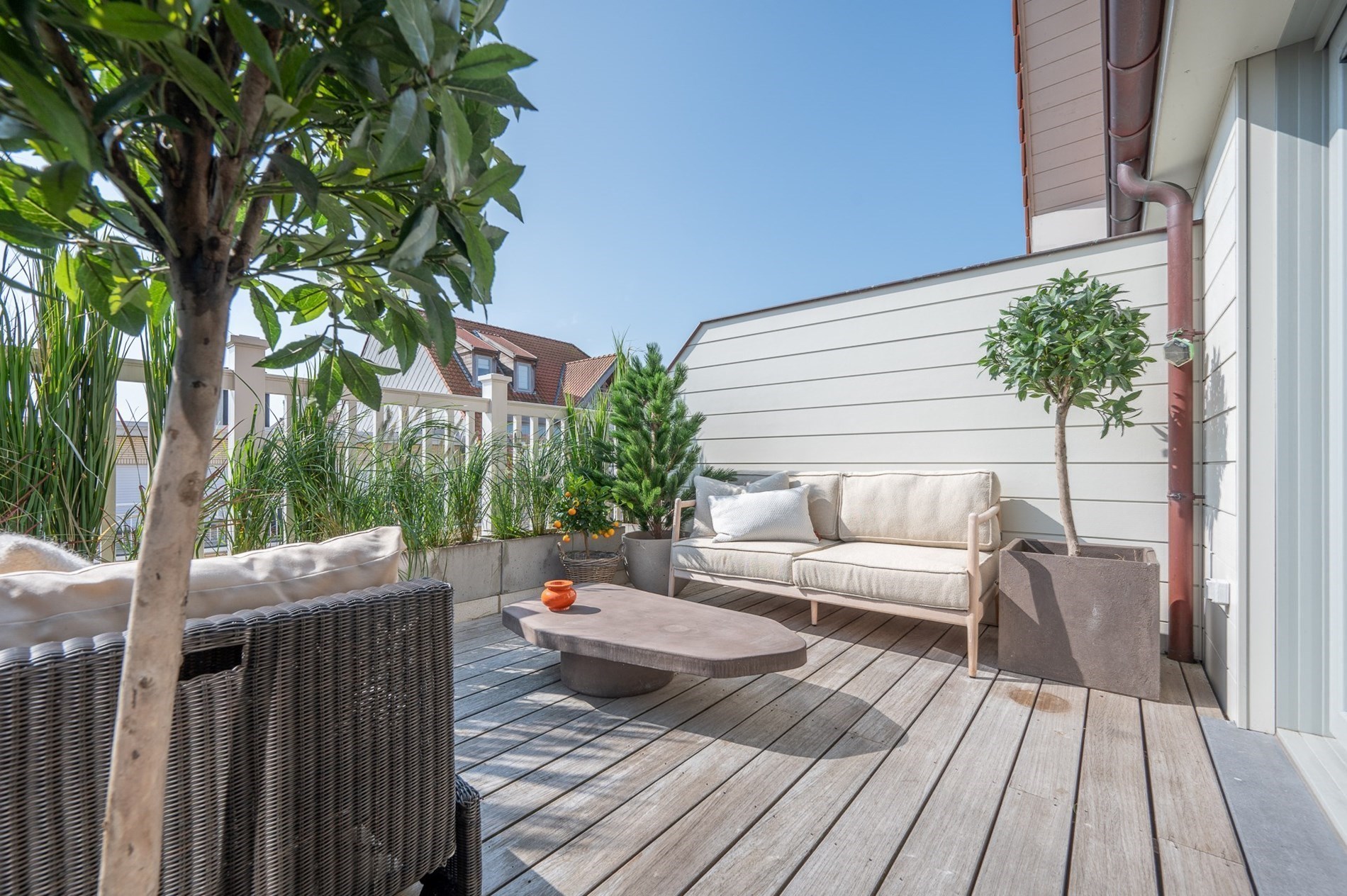 Prachtig, ruim 2 slaapkamer appartement met ruime terrassen centraal gelegen op de Zoutelaan te Knokke (met mogelijkheid tot het cre&#235;ren van een 3de kamer) 