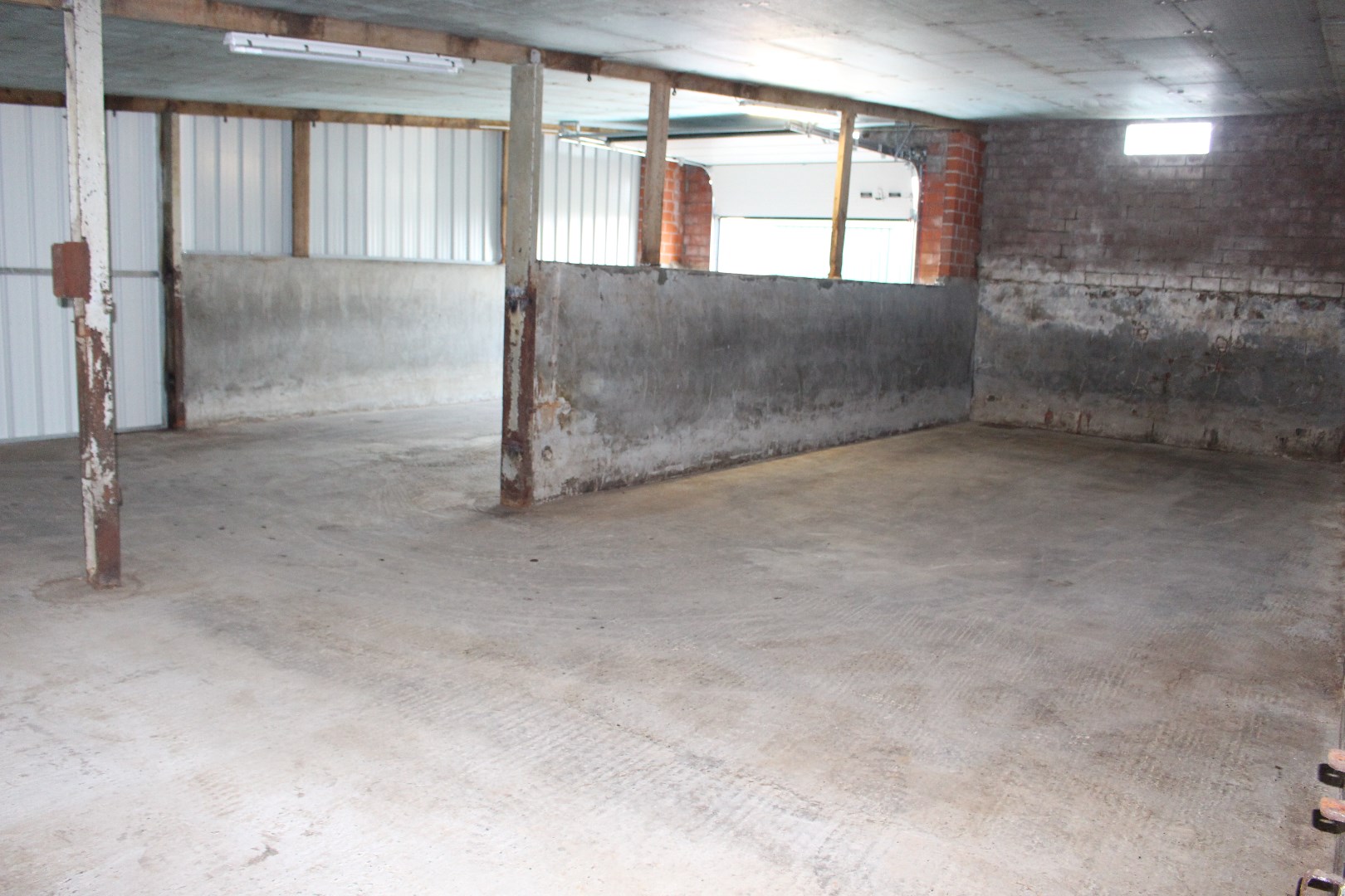 Opslagplaats van 120 m&#178; te huur in Meulebeke 