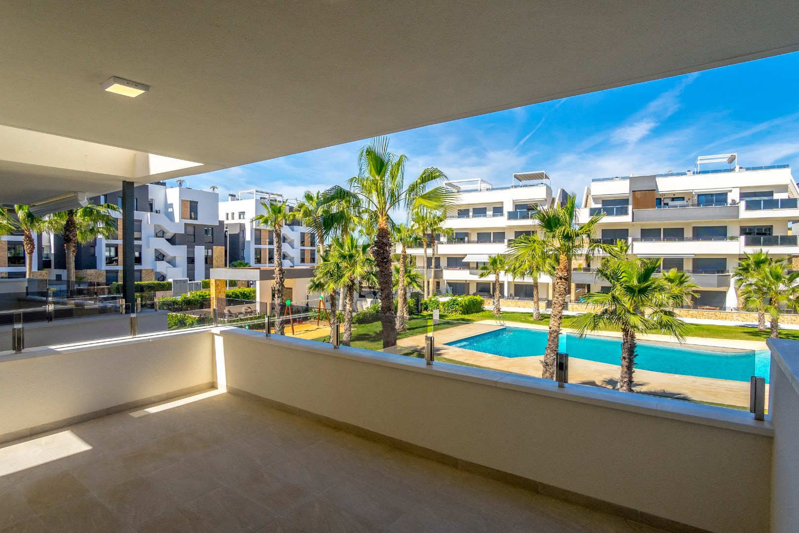 Super Ster Aanbieding! Volledig ingericht nieuw appartement aan de Costa Blanca 