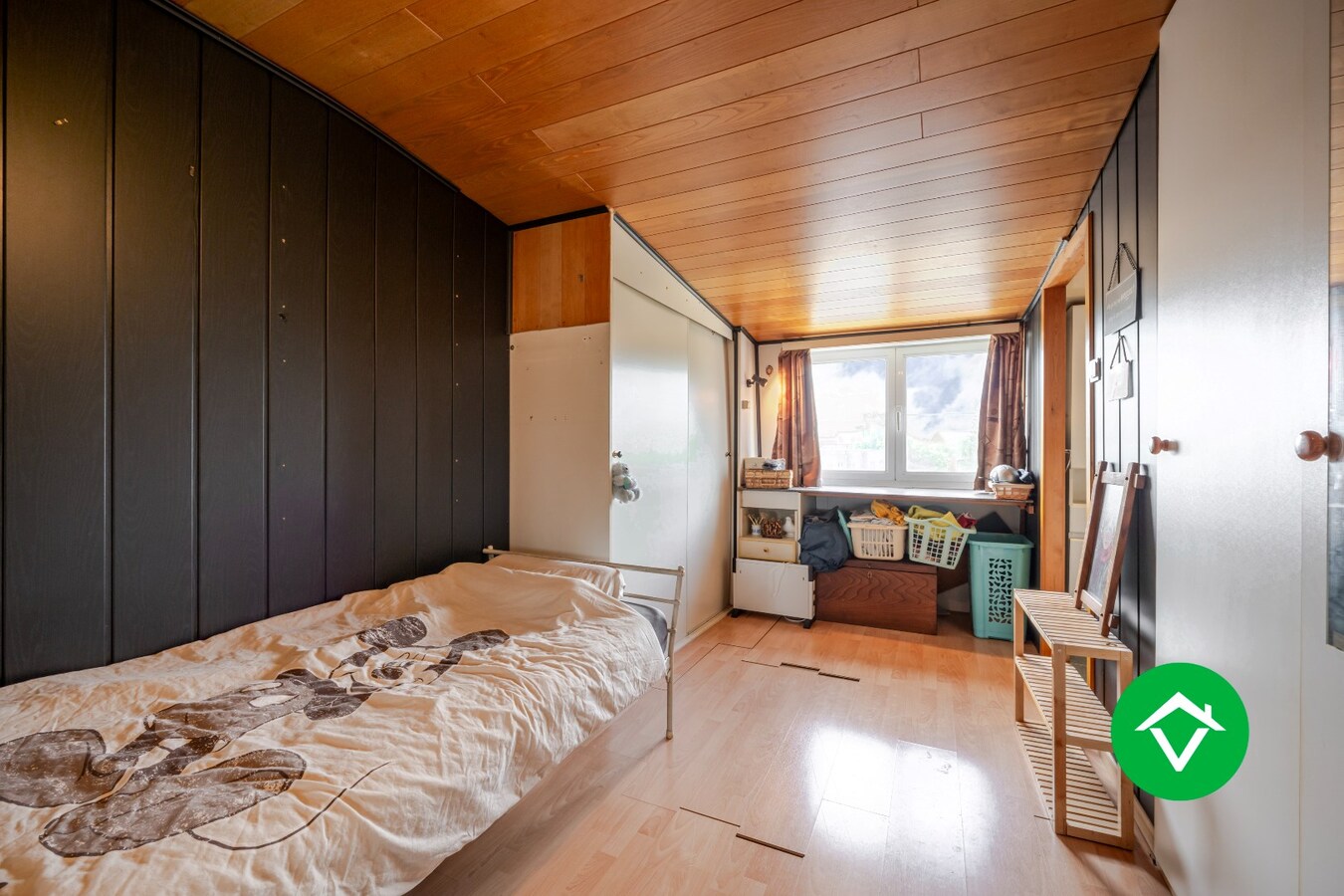Charmante gezinswoning met twee slaapkamers en afgesloten garagebox te Sint-Kruis (Brugge) 