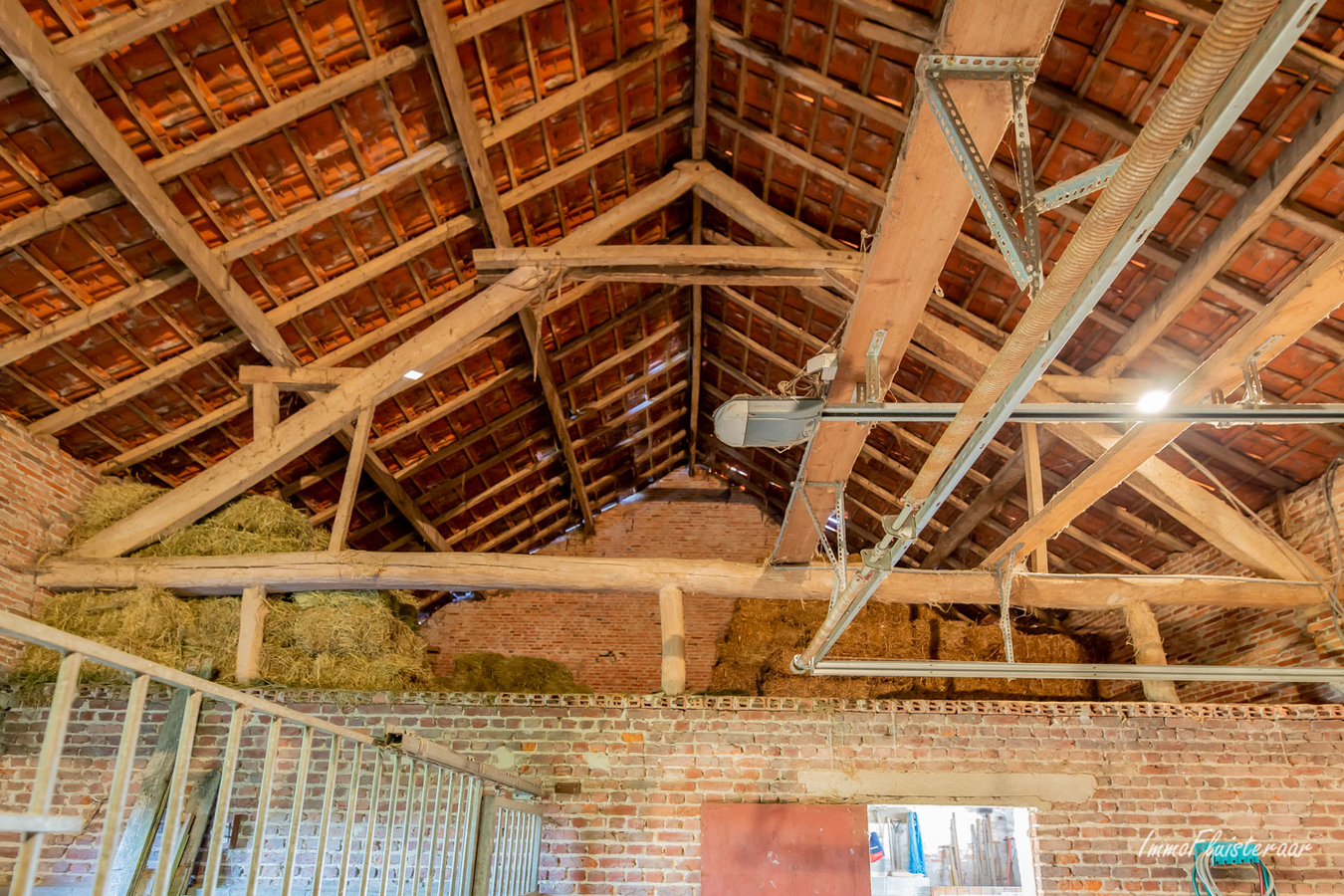 Deels gerenoveerde woning met stalgebouw en weiland op ca. 1,8ha te Kortenaken (Vlaams-Brabant) 