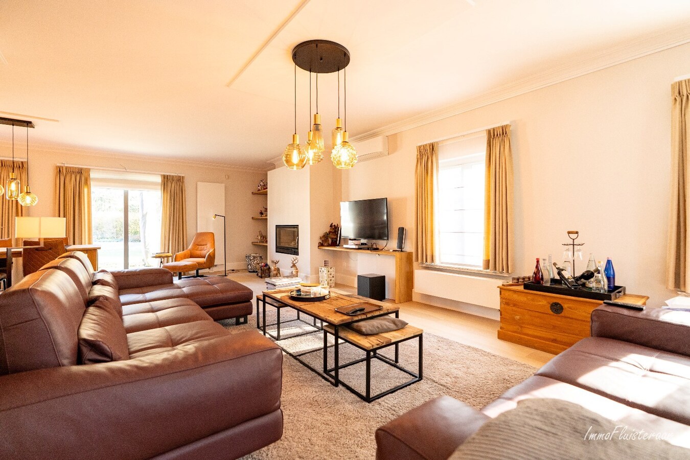 Statige villa met aanhorigheden op een ruim perceel van ca. 1,9 ha te Turnhout 