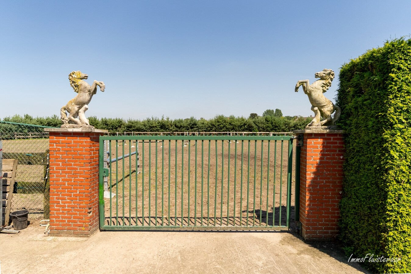 Paardenaccommodatie met woning op ca. 80a te Duffel (Optioneel bij te kopen weilanden van ca. 3 ha) 