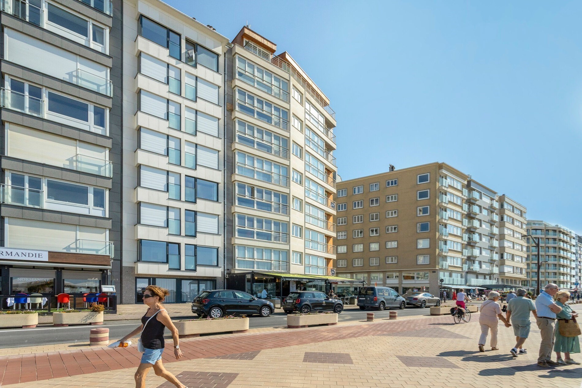 Appartement de vacances confortable et magnifiquement r&#233;nov&#233; avec vue frontale sur la mer. 