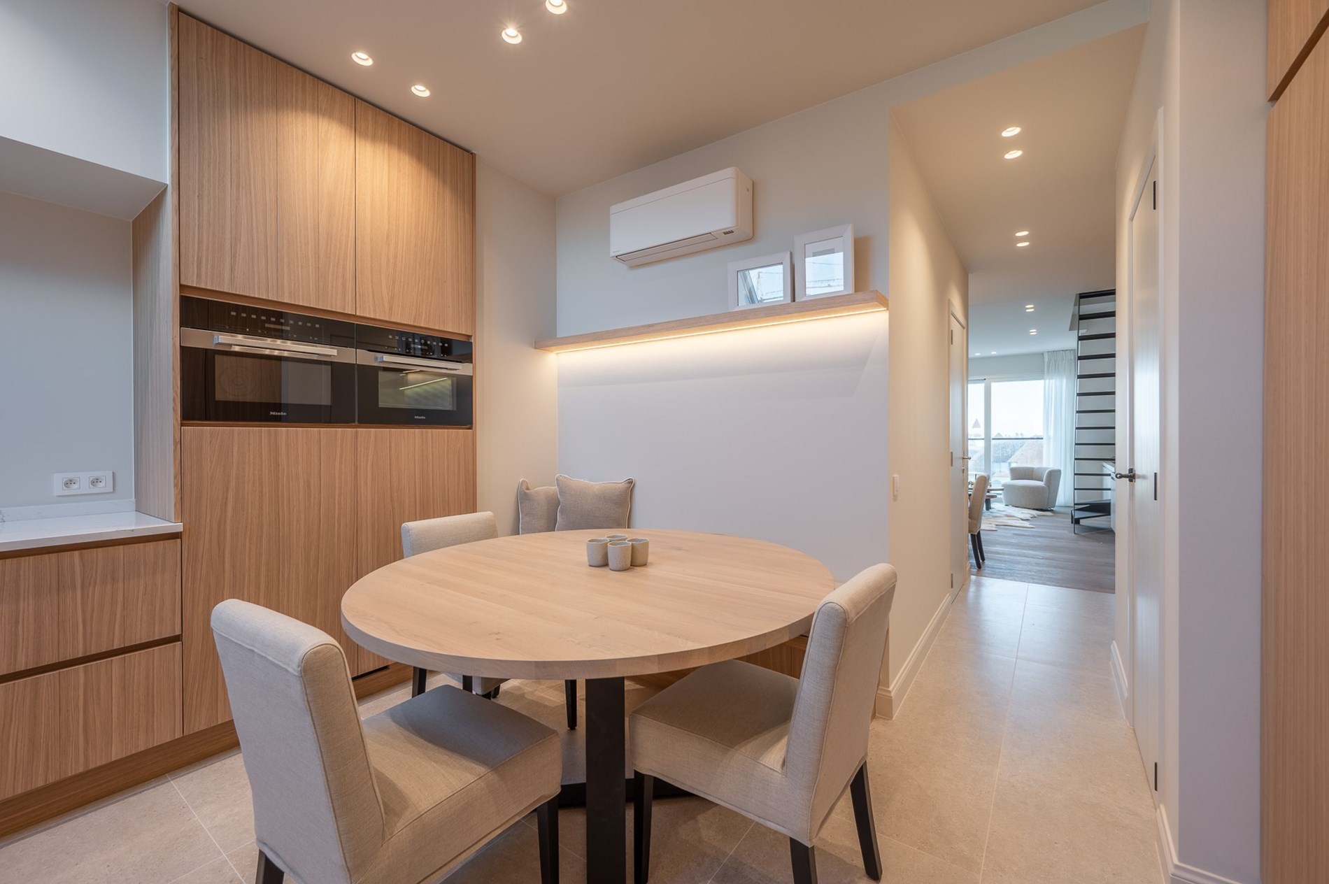 Nieuwbouw duplex appartement met prachtige zichten op de minigolf en zijdelings zeezicht gelegen vlakbij de Kustlaan te Knokke. 