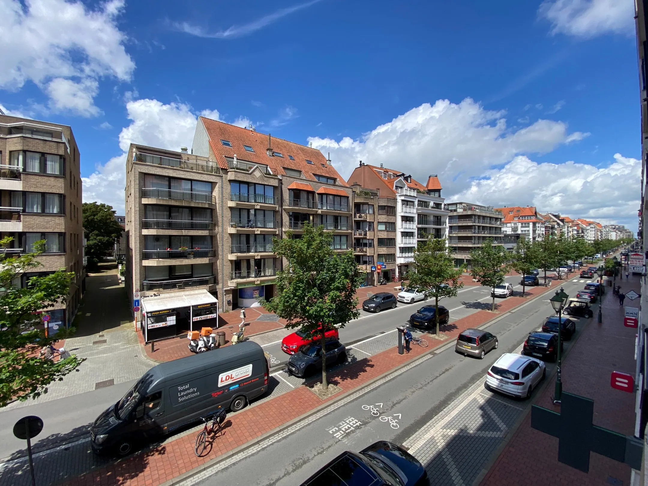 Appartement confortable avec deux chambres complètes situé sur l'avenue Lippens à Knokke.