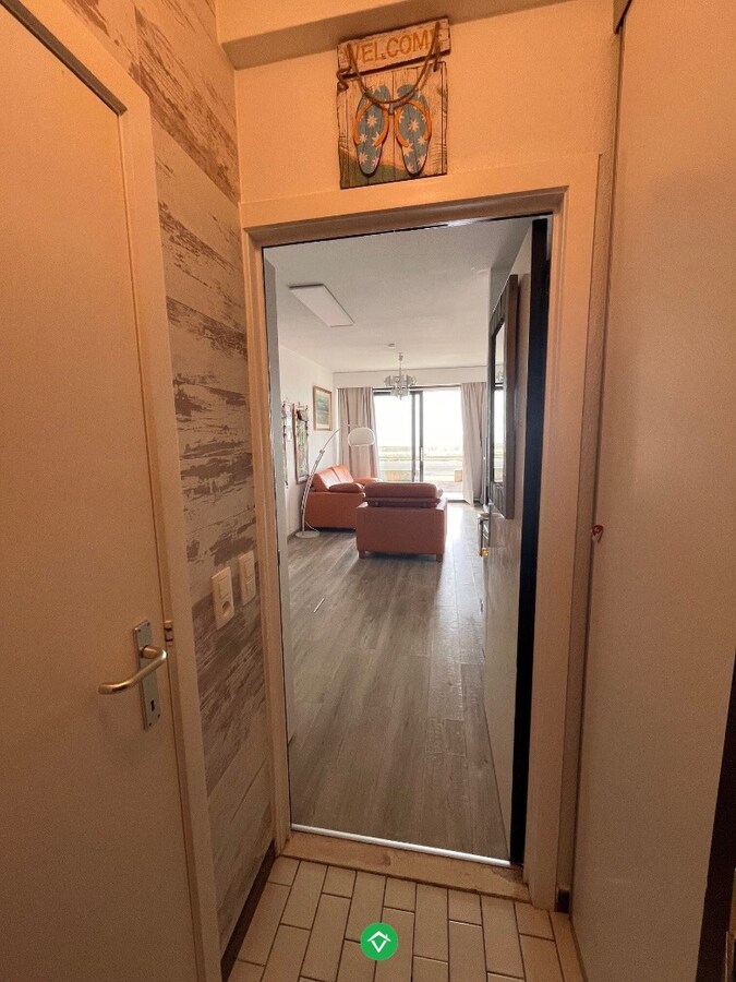 Vernieuwde gelijkvloersstudio met frontaal zeezicht, aan de dijk van Raversijde 