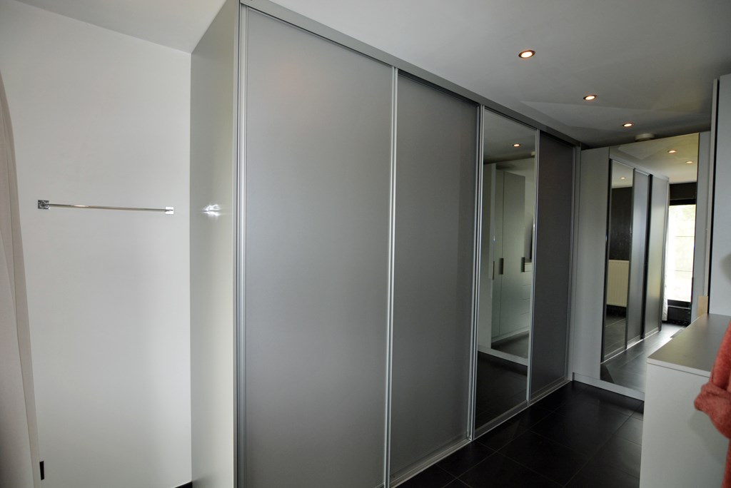 Moderne, energiezuinige woning met 4 slpks op 7a 7ca. 