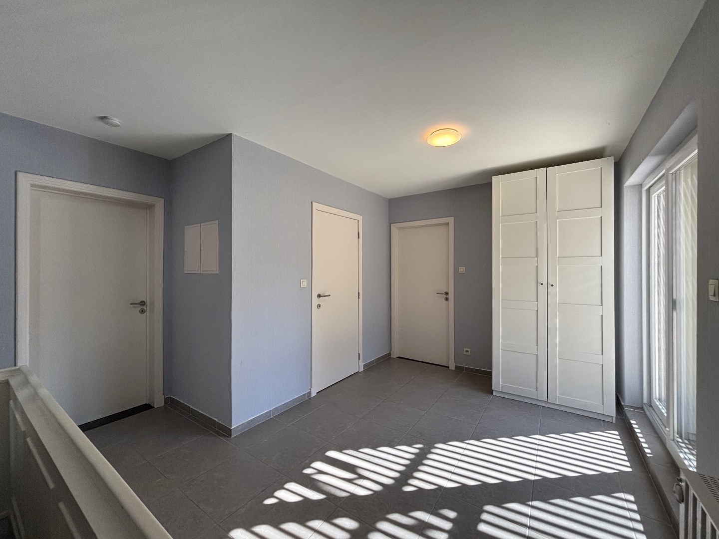 Instapklare duplex met 3 slpk. &amp; ruim terras (100 m&#178;) in hartje Neerpelt 