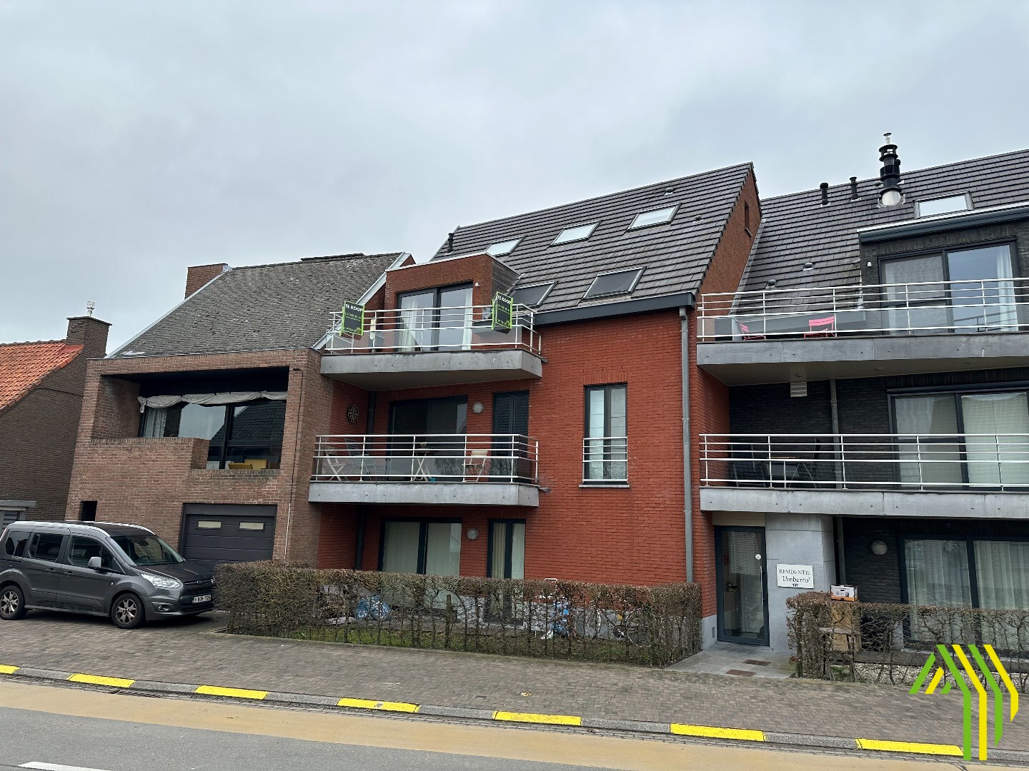 Lichtrijk appartement met twee terrassen en garage 