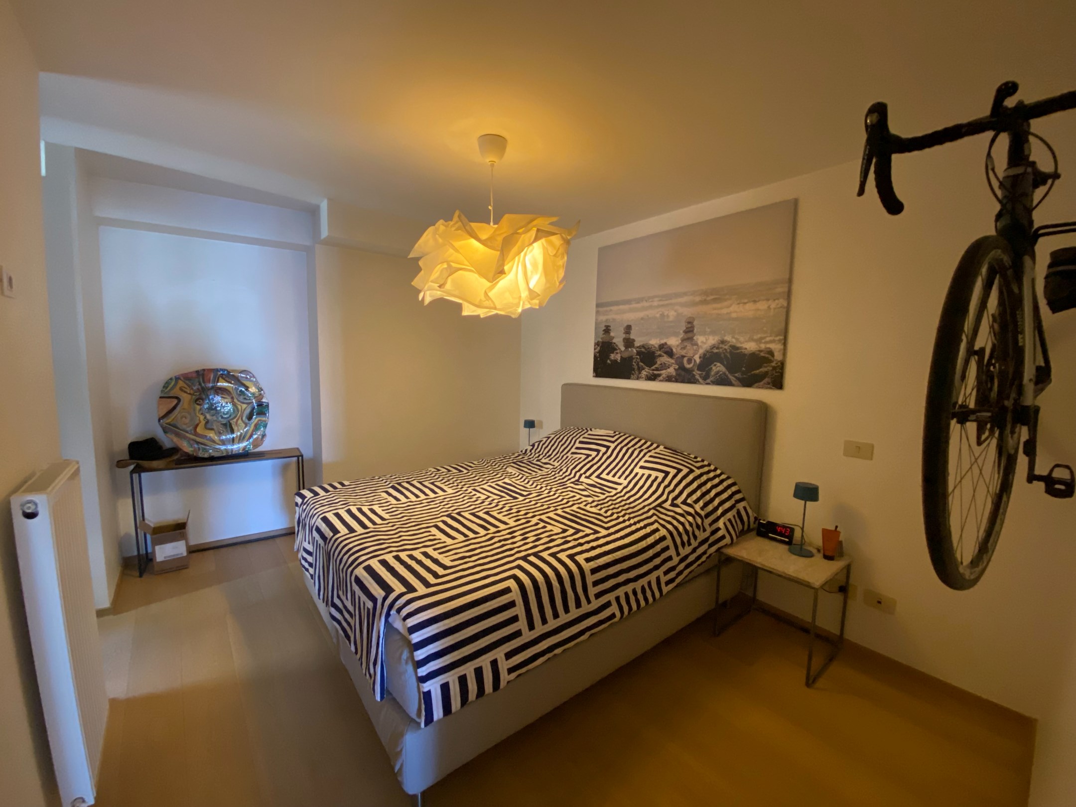 Non meubl&#233; - Appartement de 2 pi&#232;ces pr&#234;t &#224; emm&#233;nager situ&#233; dans un emplacement de premier choix b&#233;n&#233;ficiant d&#39;une vue lat&#233;rale sur la mer et d&#39;une vue d&#233;gag&#233;e sur la place triangulaire. 