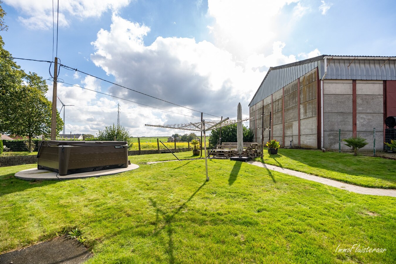 Charmant gerenoveerde woning met diverse bijgebouwen op ca. 1,9 ha te Bekkevoort. 