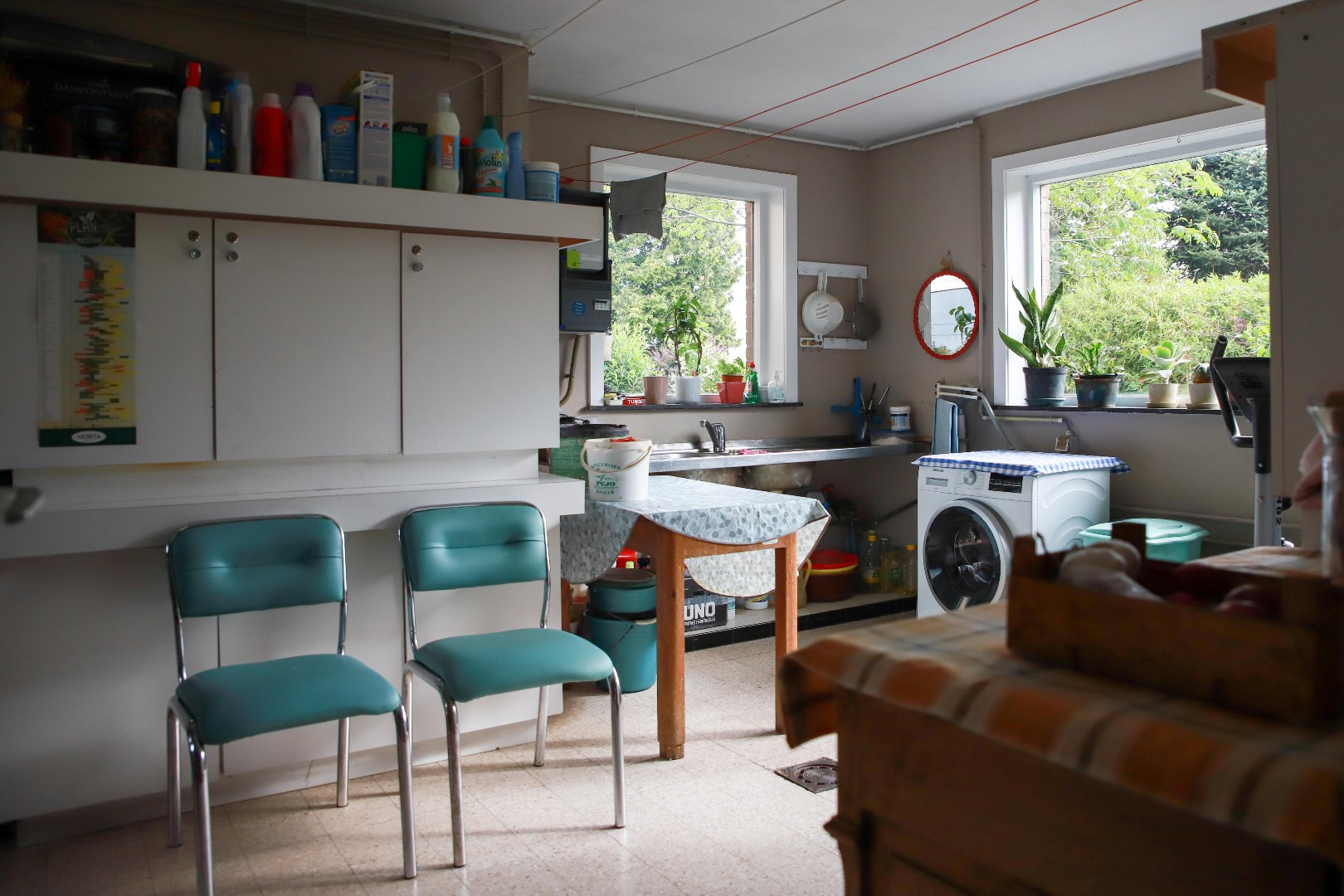 Grote alleenstaande woning met garage, werkplaats en tuin op 1.378 m&#178; 