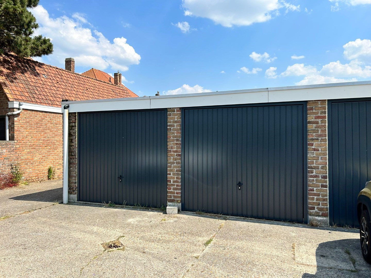 Garages au cœur de Mariakerke avec possibilit&#233; de chargement. 