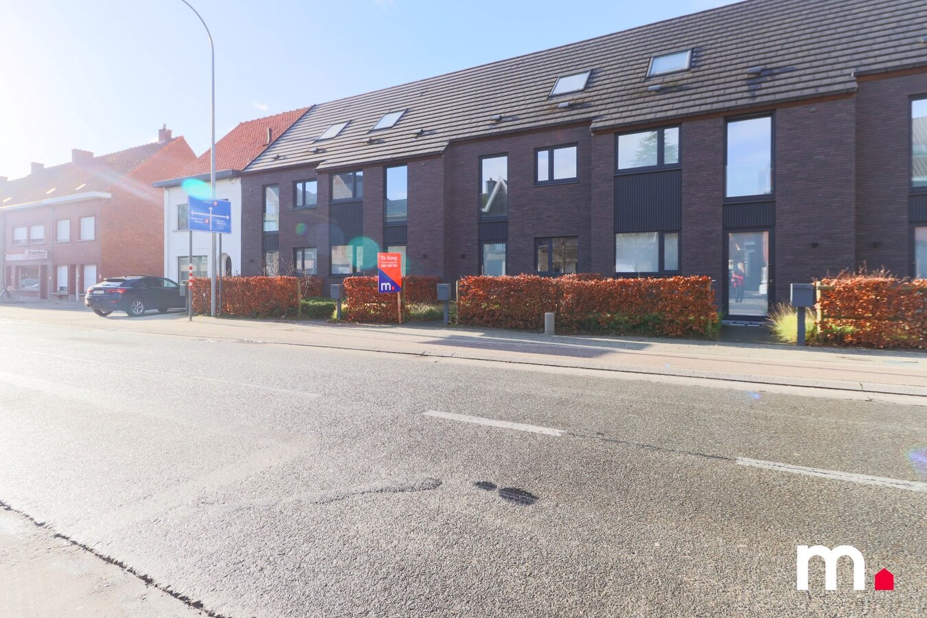 Luxe woning te Izegem!  EPC A  en moderne voorzieningen met uitweg en garage achteraan ! 