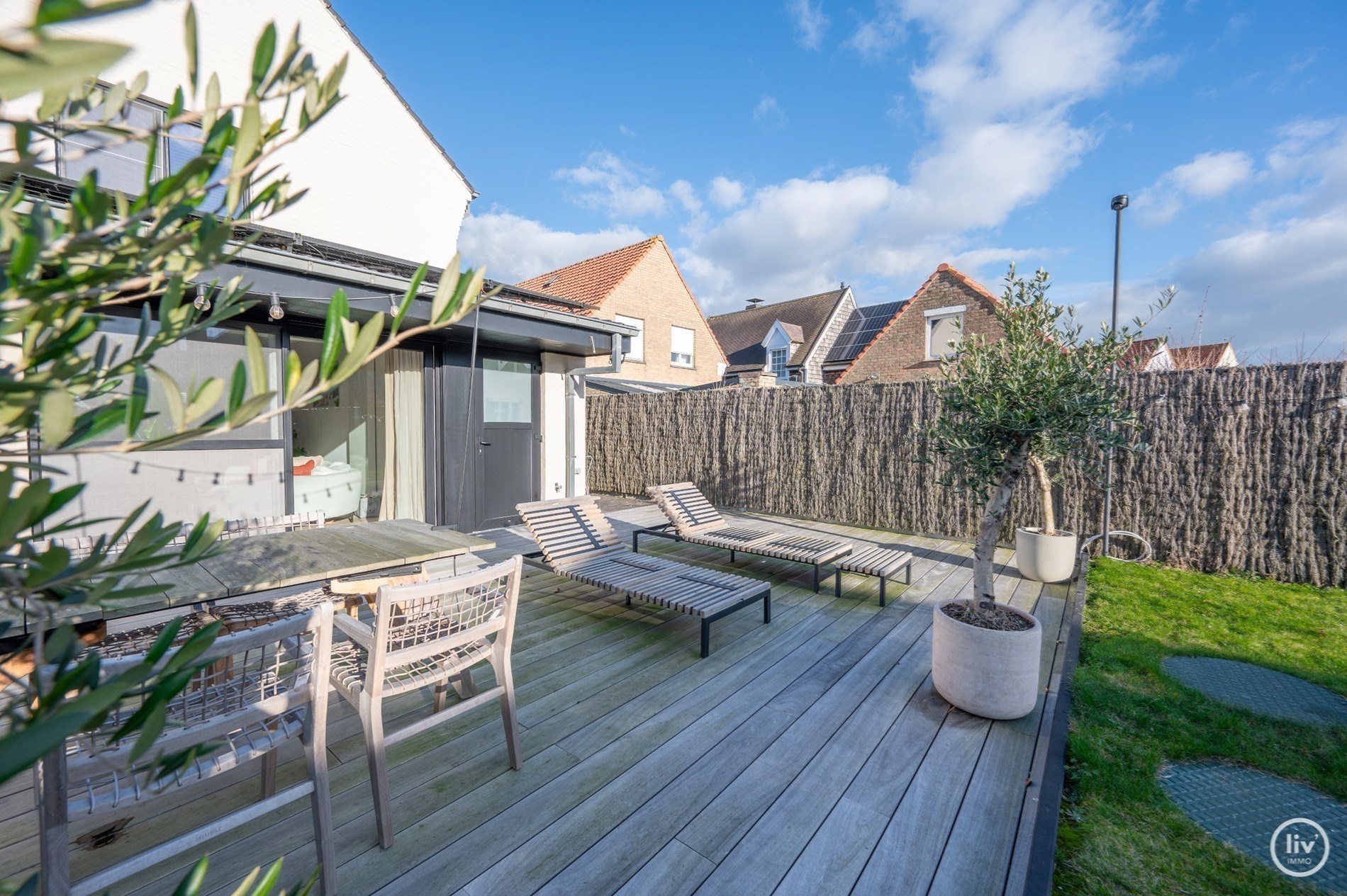 Prachtige alleenstaande woning met smaak gerenoveerd op een topligging in de Kalfstraat te Knokke. 