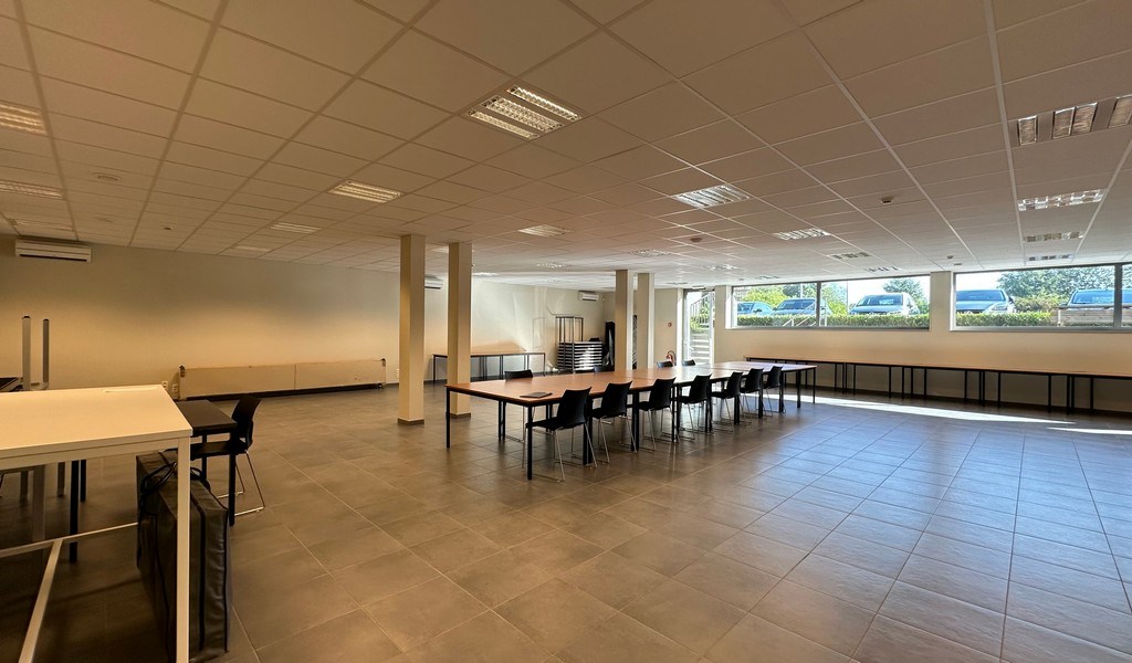 Instapklare kantoren aan N41 in Elversele