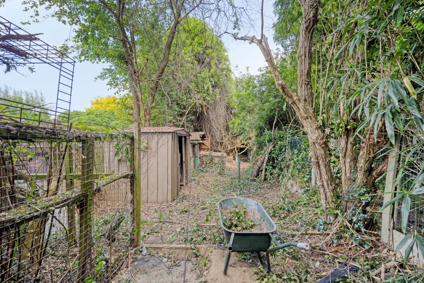 Te renoveren halfopen bebouwing met 3 slaapkamers en ruime tuin in hartje Kessel-Lo 