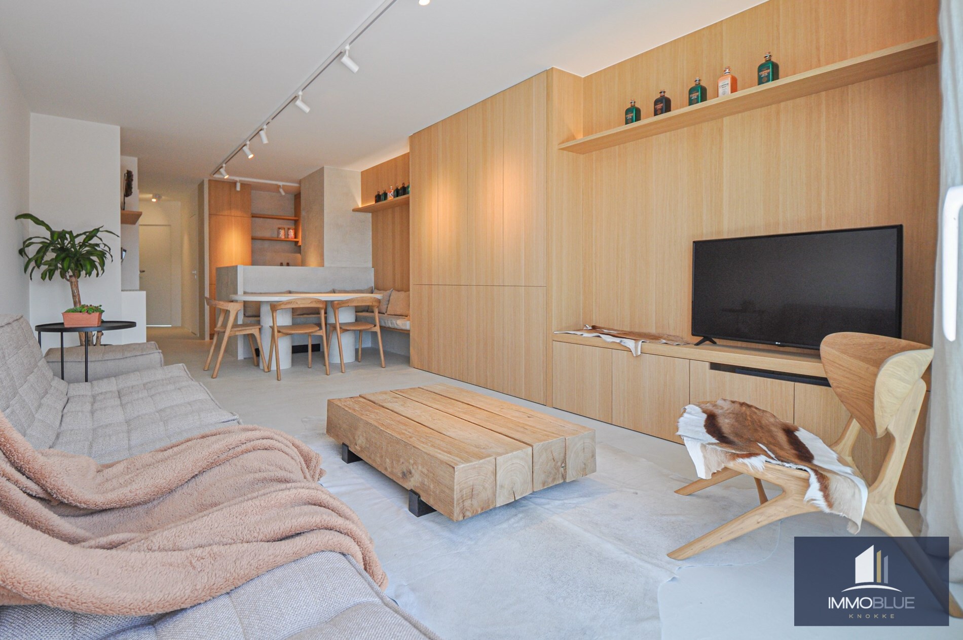Volledig gerenoveerd appartement met een ruim zonneterras. 