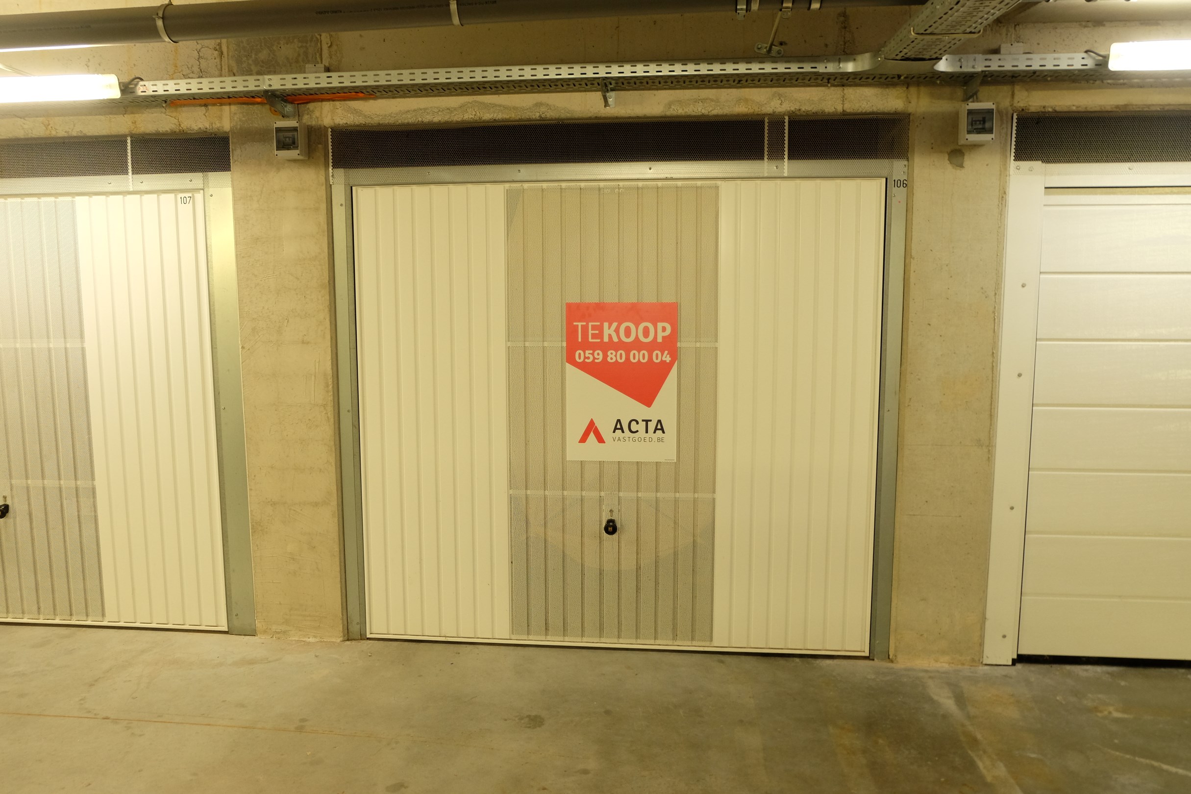 Ruime garagebox in recent gebouw te Mariakerke 