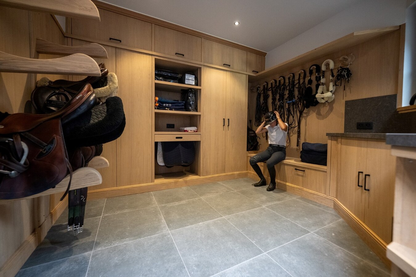 Exclusieve professionele hippische accommodatie (nieuwbouw) met villa op ca. 9 ha te Neerpelt 