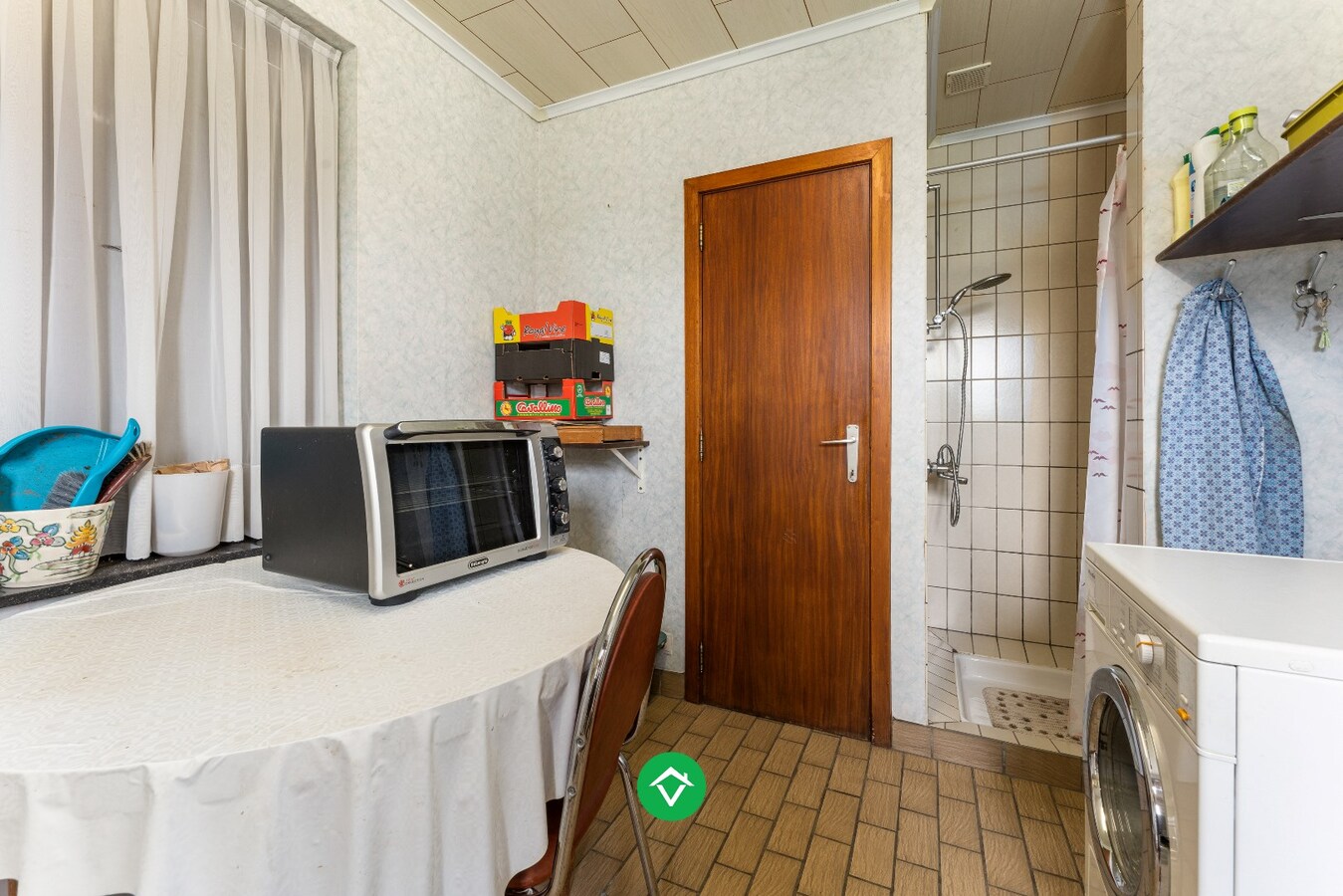 Alleenstaande woning met drie slaapkamers en dubbele inpandige garage te huur 