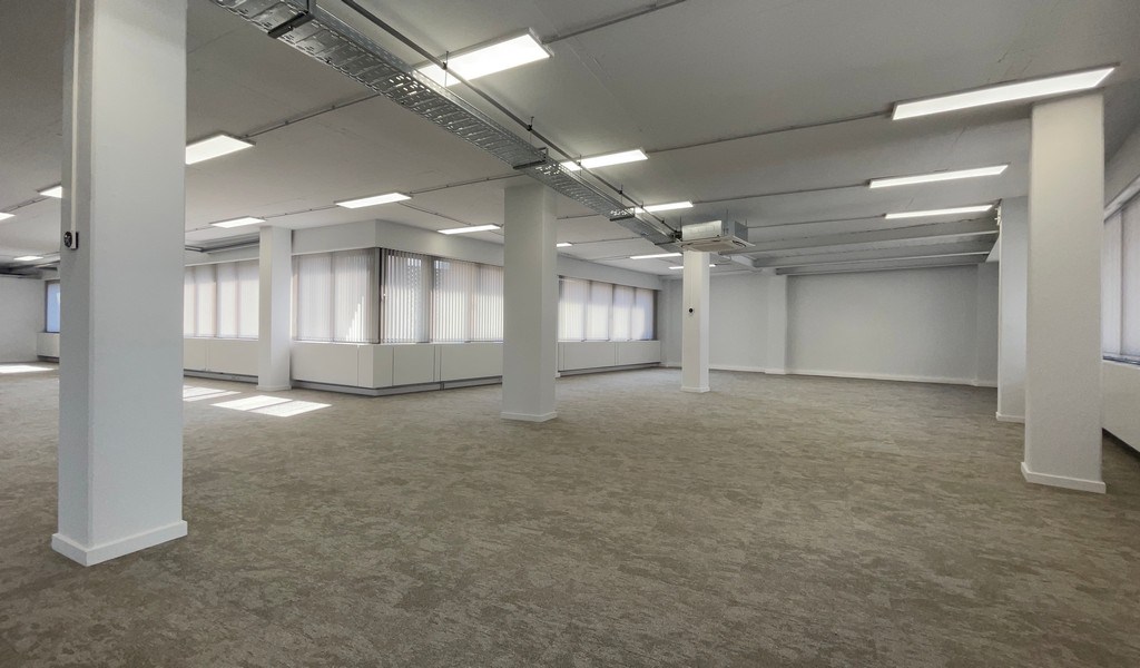 Gerenoveerde kantoren te huur in Carlton Building Antwerpen