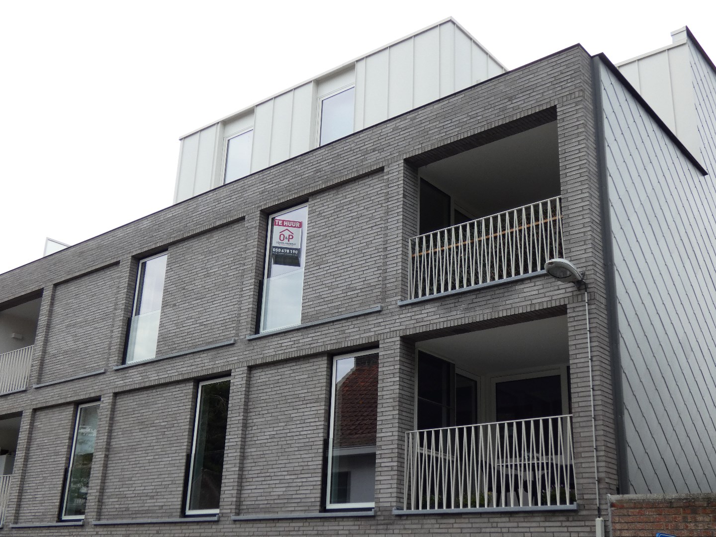 Instapklaar 2 slpk-appartement (94 m&#178;), autostaanplaats, centrum Torhout 