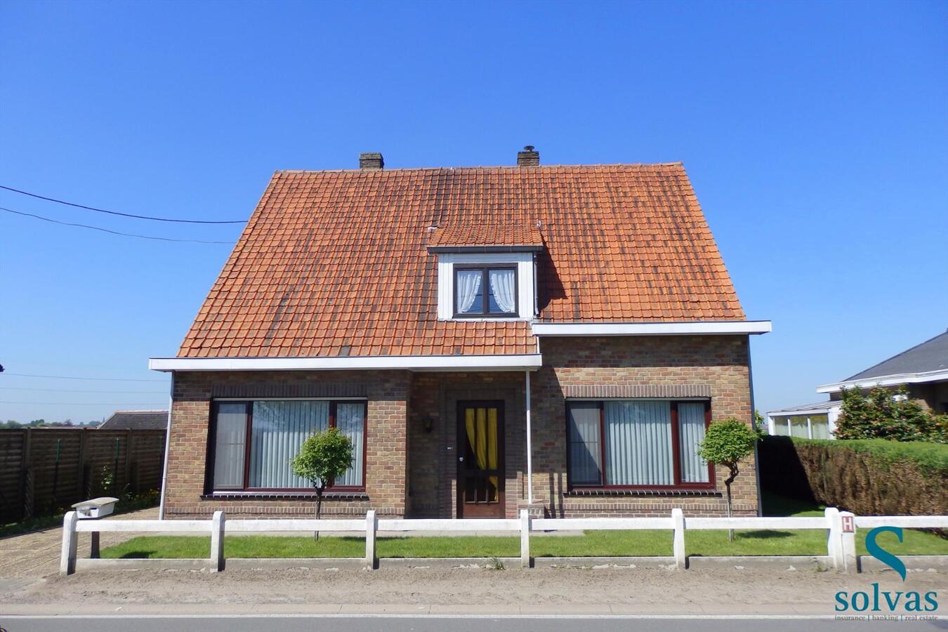 Woning met vrij uitzicht te Zomergem! 