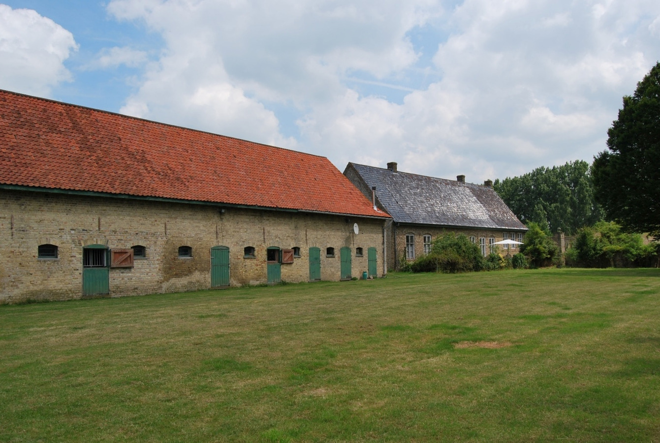 Abdijhoeve op ca. 7ha te Alveringem, Stavele 