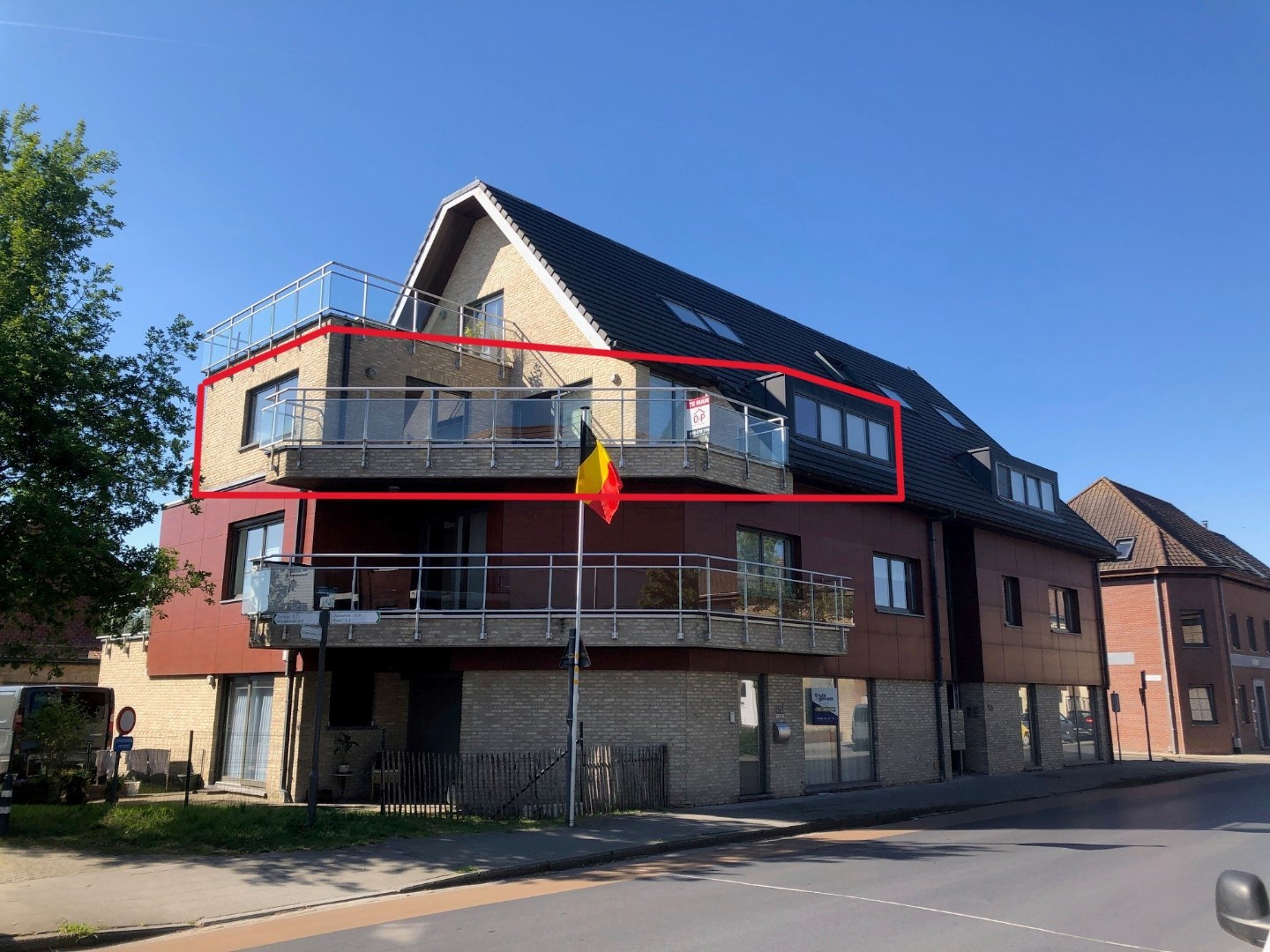 Appartement (104 m&#178;) met 2 slpk, 2 terrassen en garage, Eernegem. 