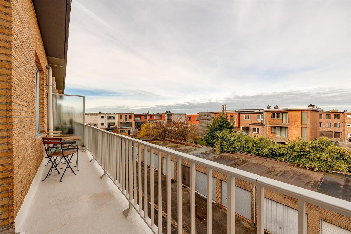 Kwalitatief gerenoveerd appartement met terras! 