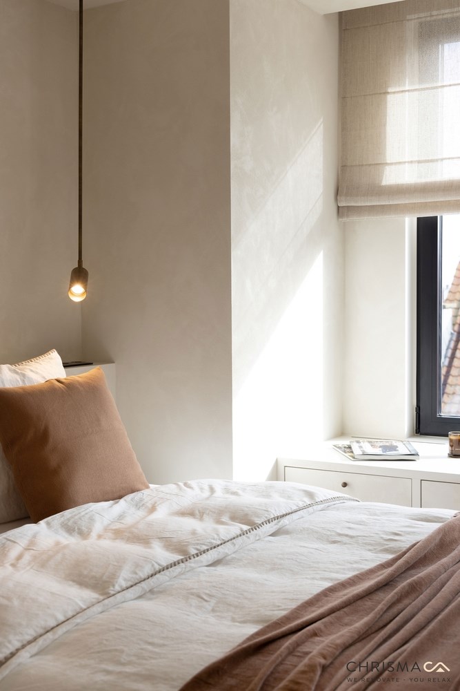 PRACHTIG gerenoveerd hoek-appartement met UNIEK verzichten op strand en zee. 