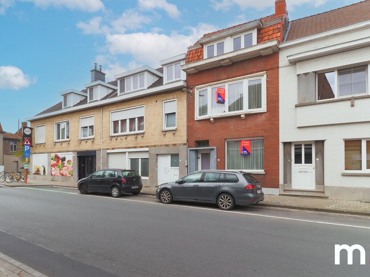 Goed gelegen karaktervolle woning  met uitweg nabij het centrum van Kortrijk ! 