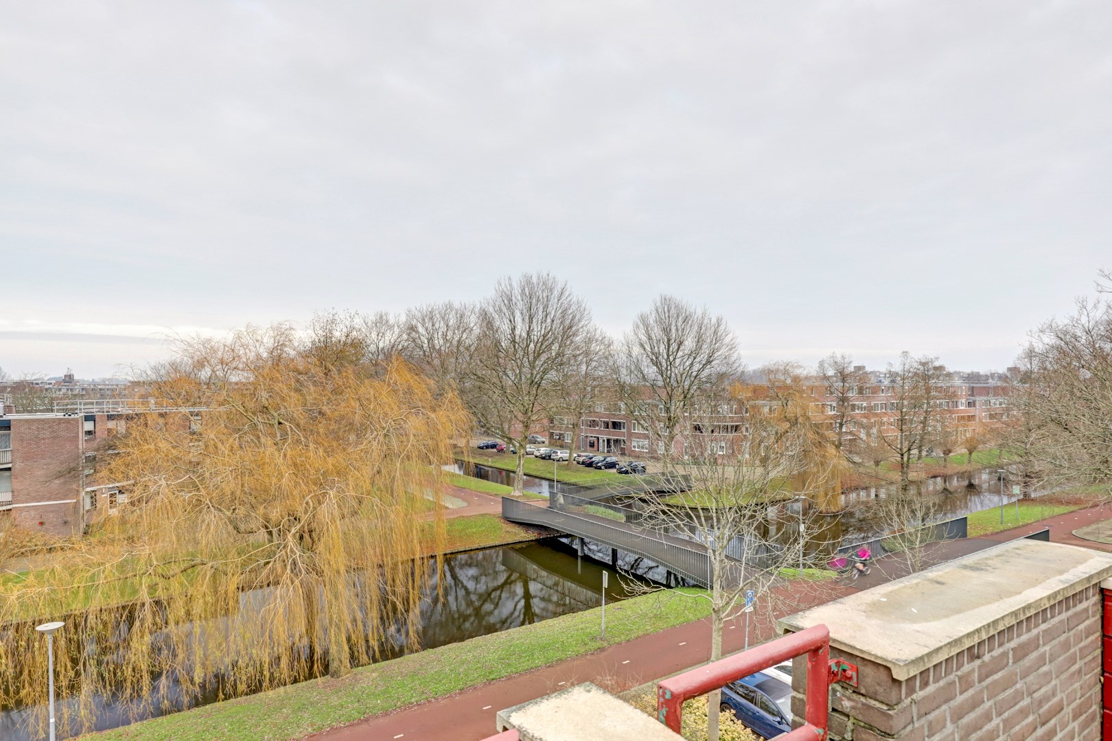 Deze 3 kamer maisonnette van 79 m2 woonplezier is zonder klussen te betrekken. 