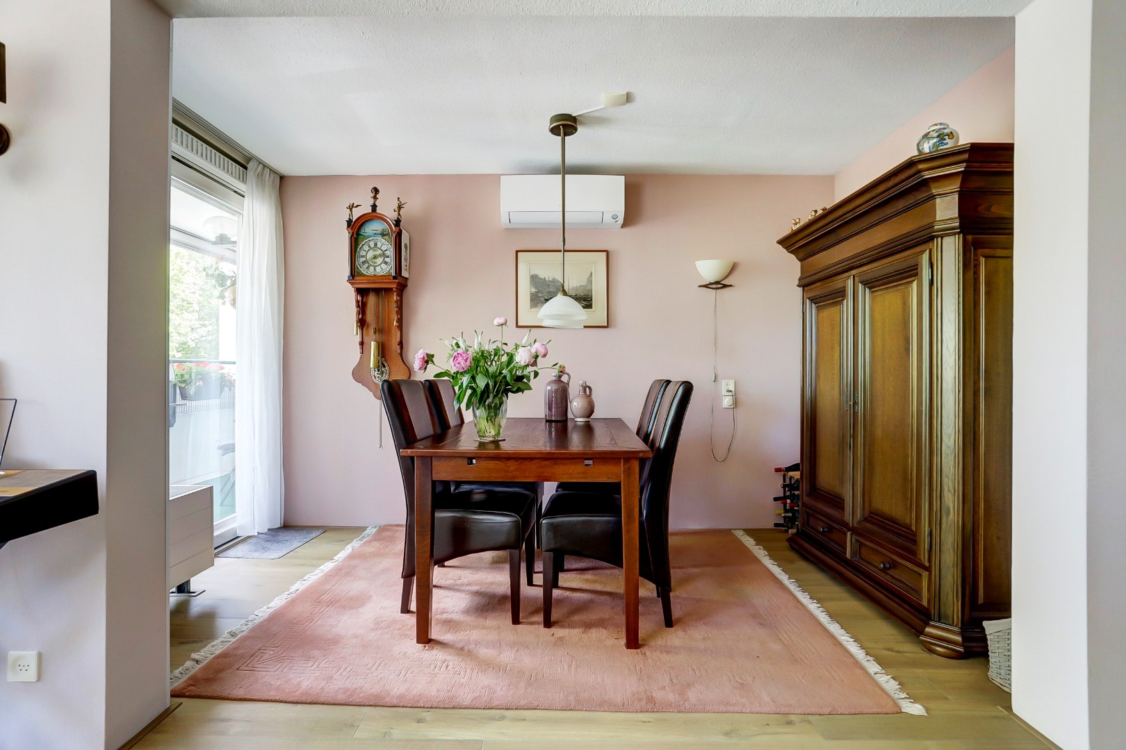Op een fantastische locatie gelegen 3-kamer woning op de 1e etage met uitzicht op &quot;de Vijver&quot; van Prinsenland. 