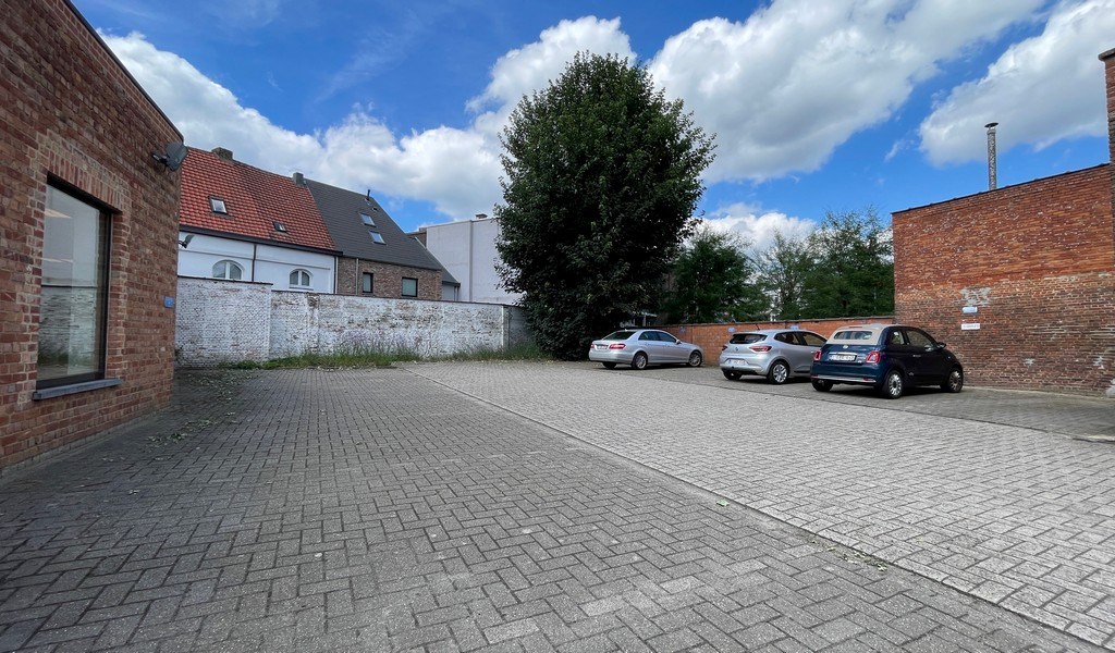 Commercieel gelijklvoers te huur vlakbij stadsring Mechelen