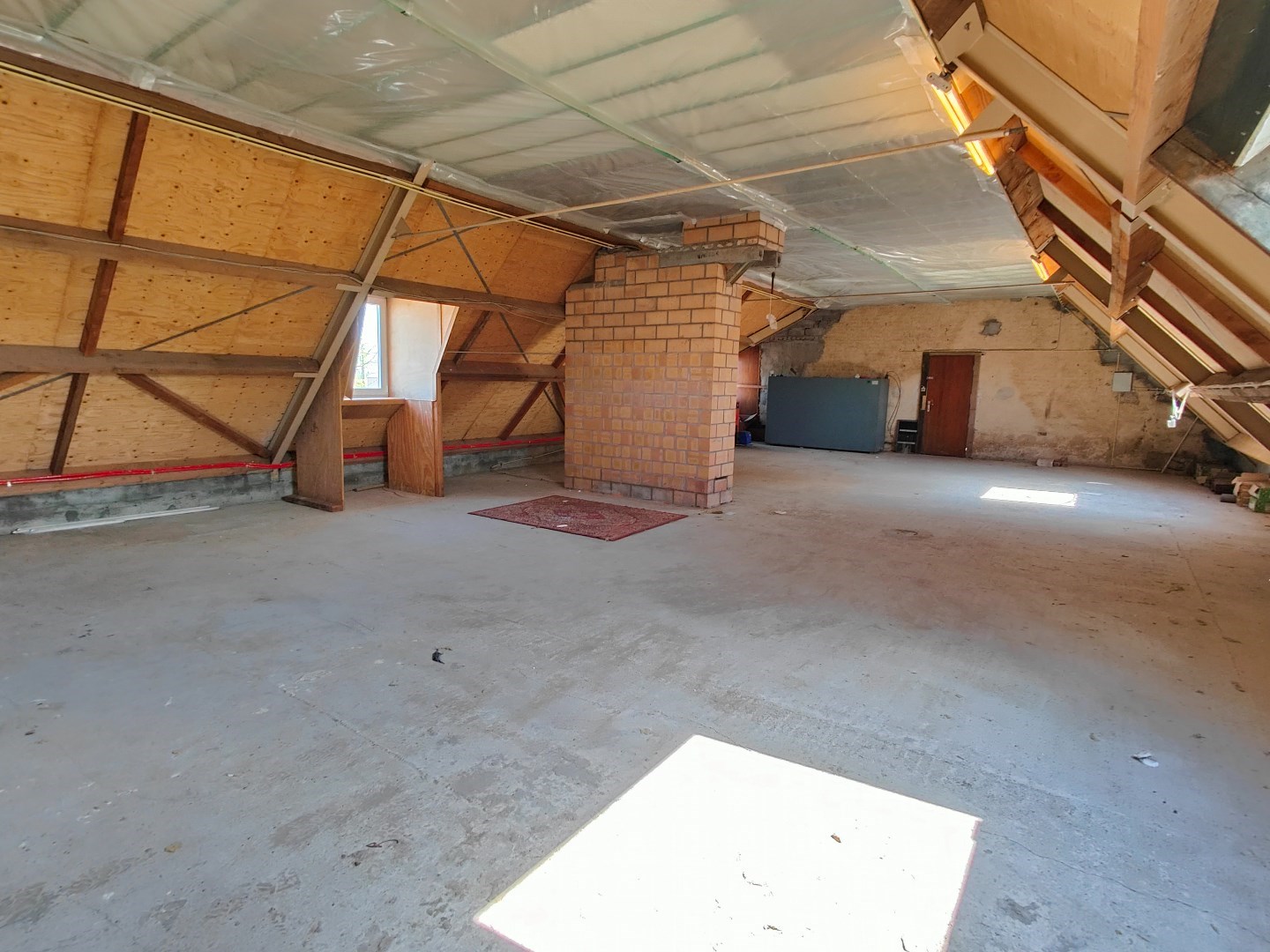 Ruime villa met loods op 1.689 m&#178; – zuidgerichte tuin en tal van mogelijkheden 