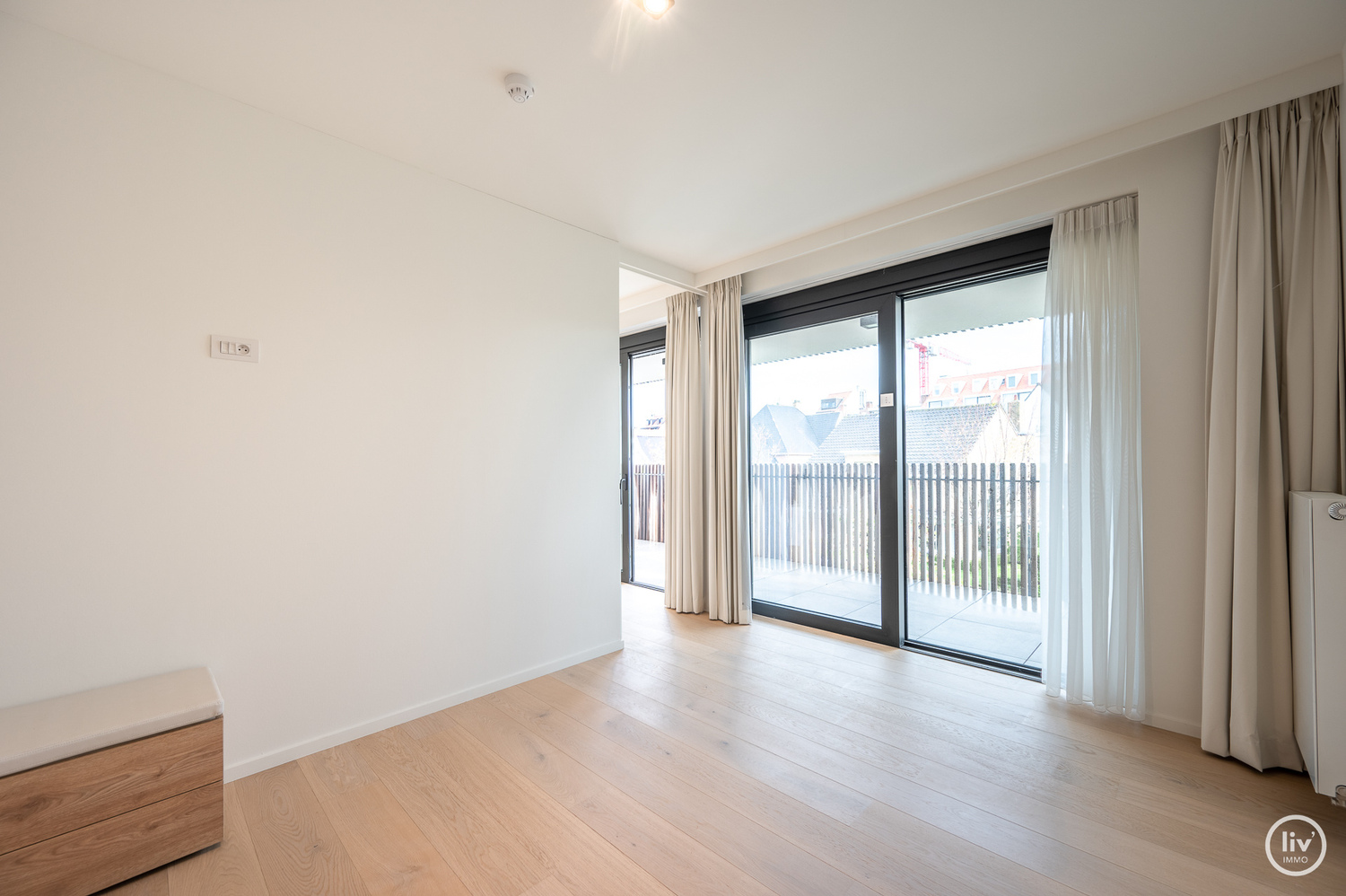 SERVICEFLAT: Lichtrijk 1-slaapkamer appartement nabij de Konings &amp; Lippenslaan in de Residentie Cypres. 