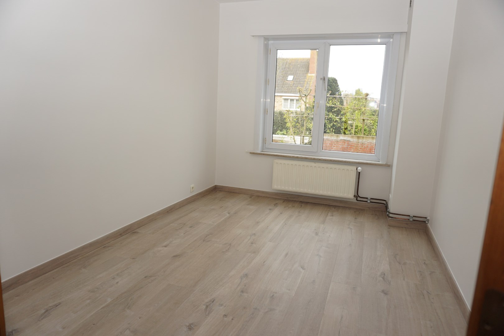 APPARTEMENT AGR&#201;ABLE AVEC 2 CHAMBRES A COUCHER 