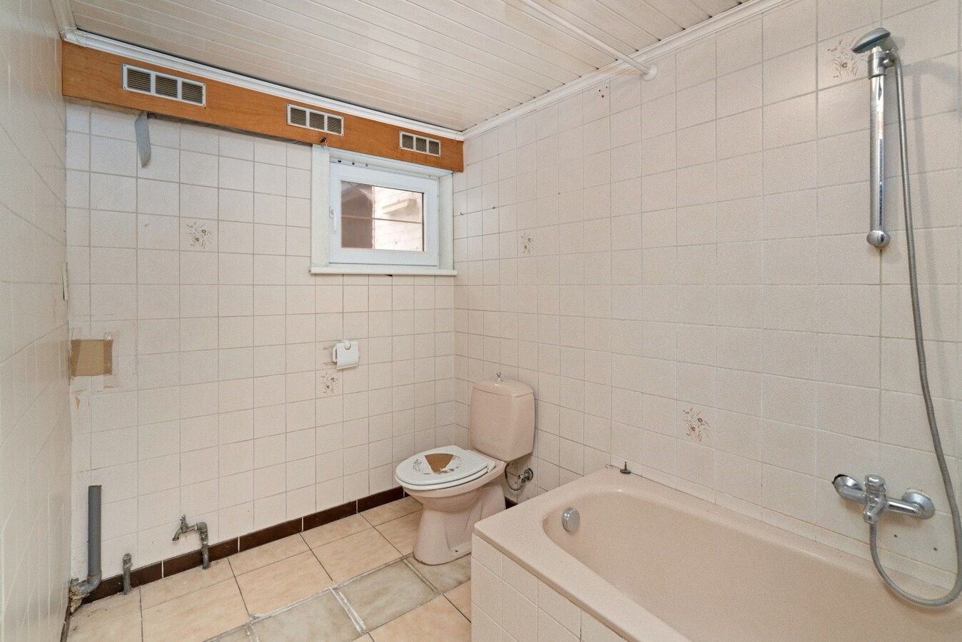 Te renoveren woning met tal van mogelijkheden 