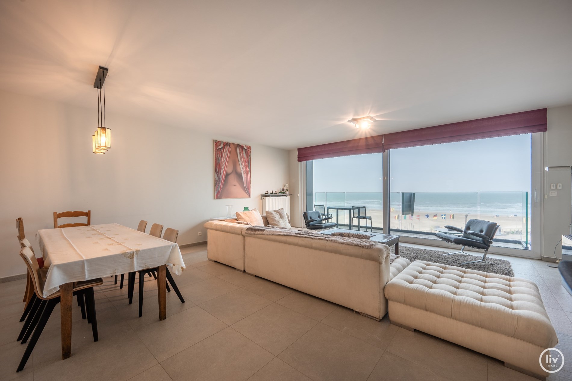 Appartement UNIQUE de 3 chambres situ&#233; sur la place RUBENS avec une vue magnifique sur la mer. 