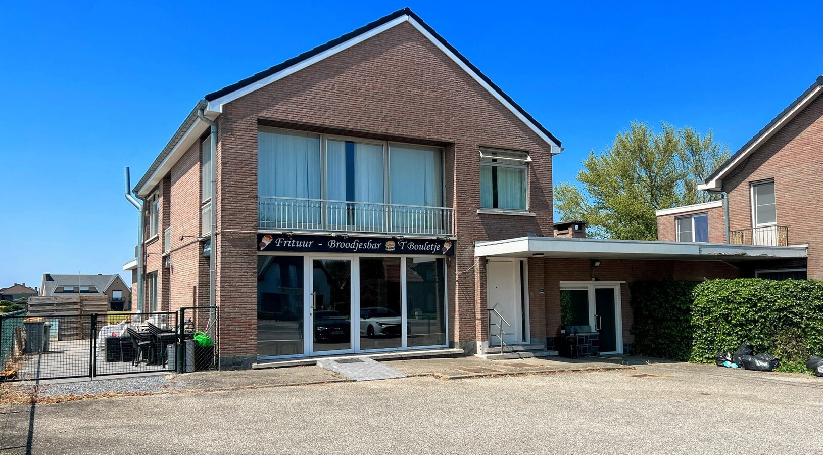 Handelspand met appartement op commerci&#235;le toplocatie 