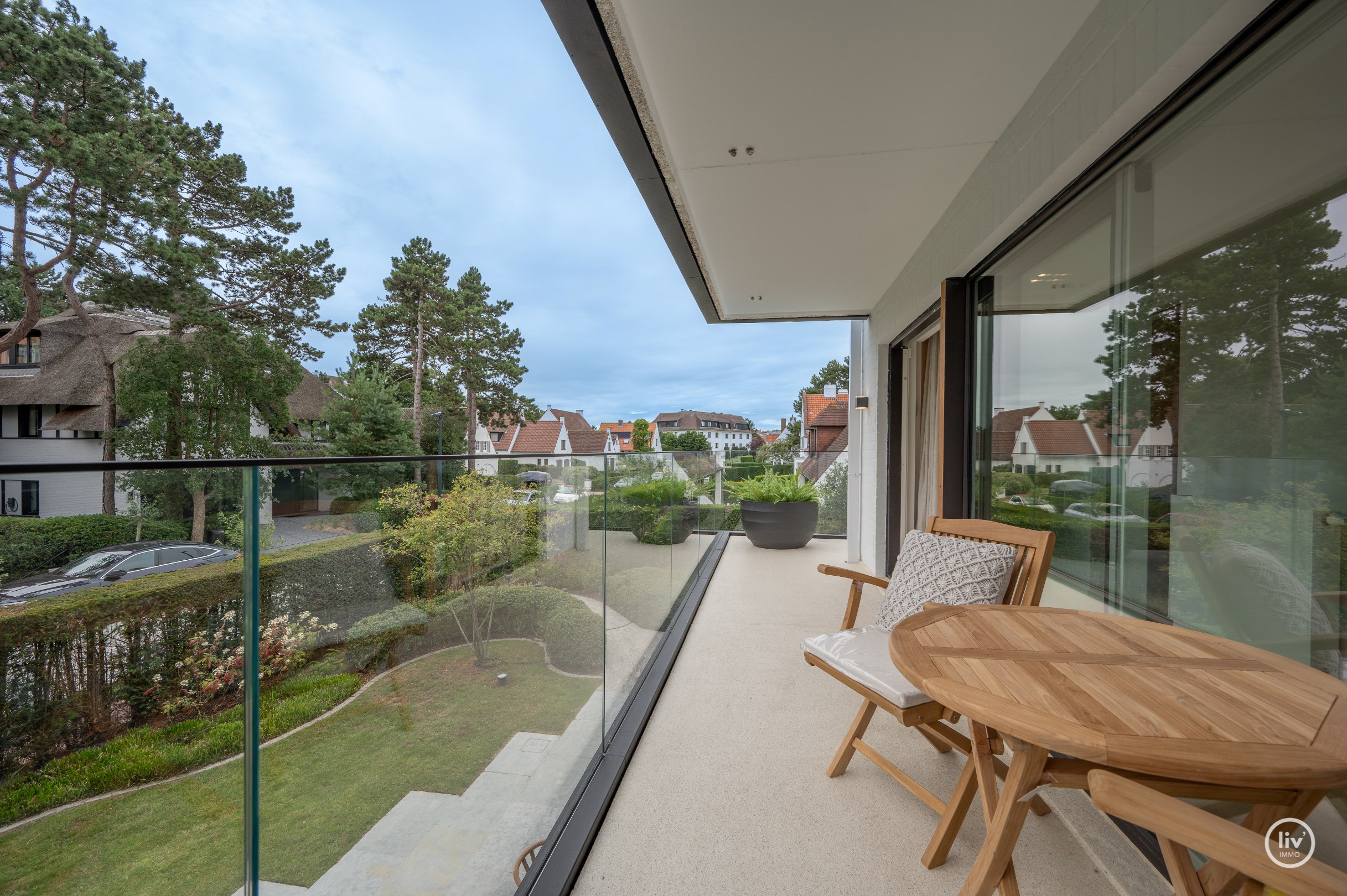Magnifiek tuinappartement met zonovergoten tuin in het hart van het Zoute. 