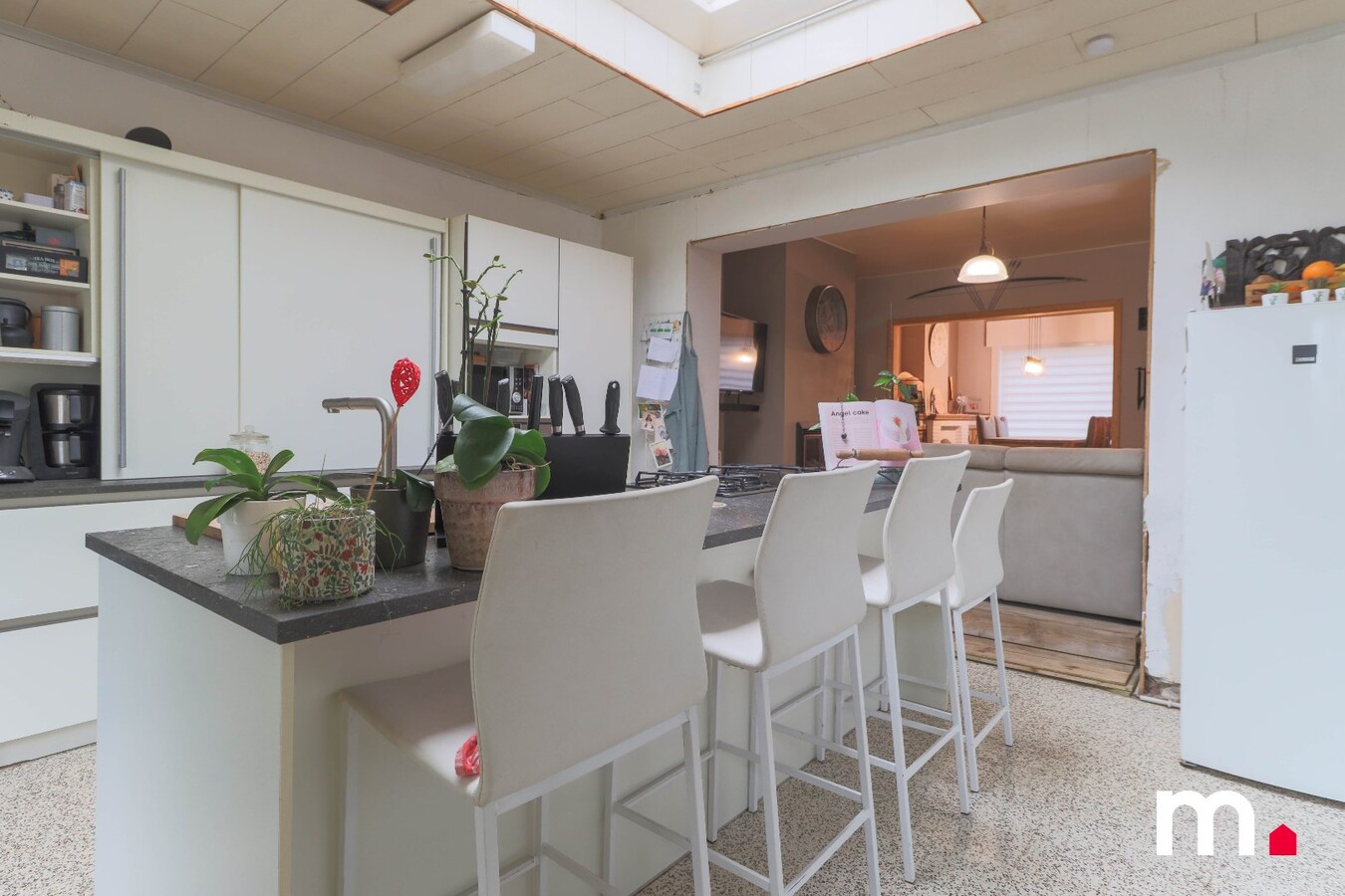 Halfopen bebouwing met grote tuin, garage  en 3 slaapkamers ! 
