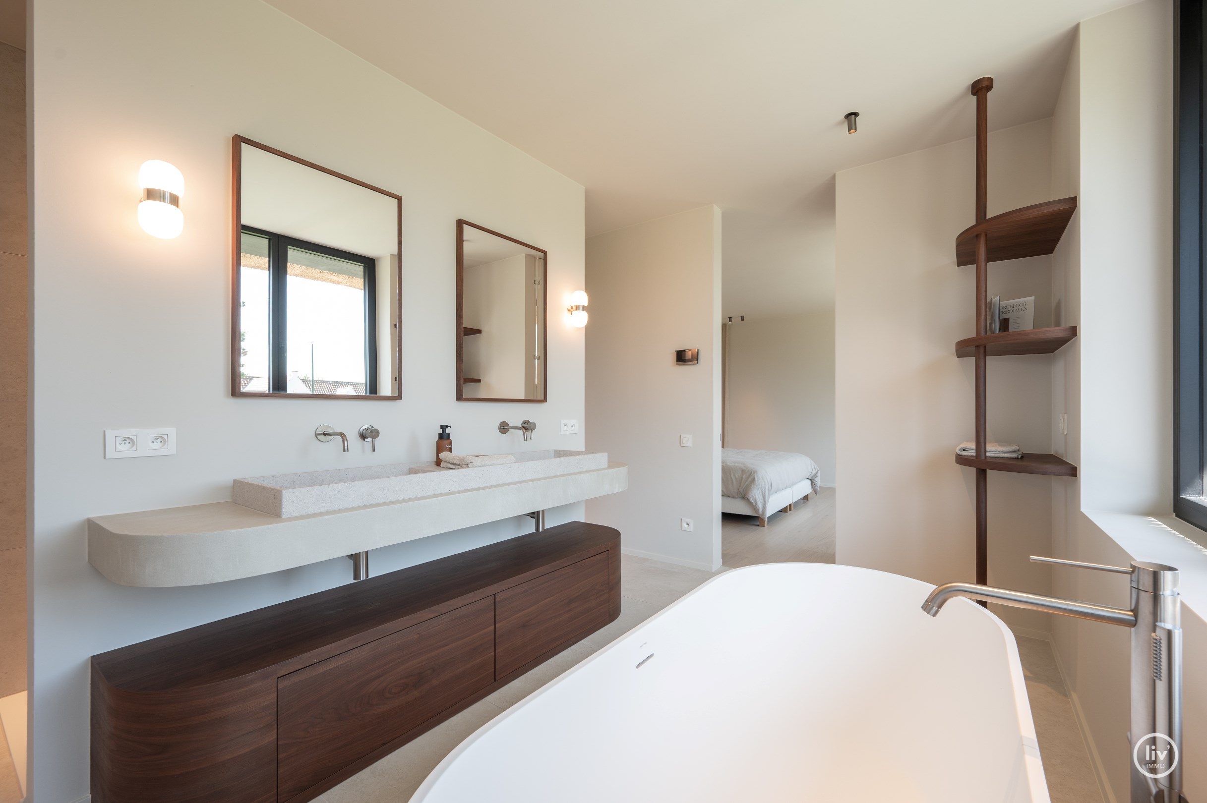 Journ&#233;e portes ouvertes samedi 4/07 de 14h &#224; 16h. Villa neuve exclusive avec piscine et jardin orient&#233; sud sur un grand terrain de 1.071m2. 