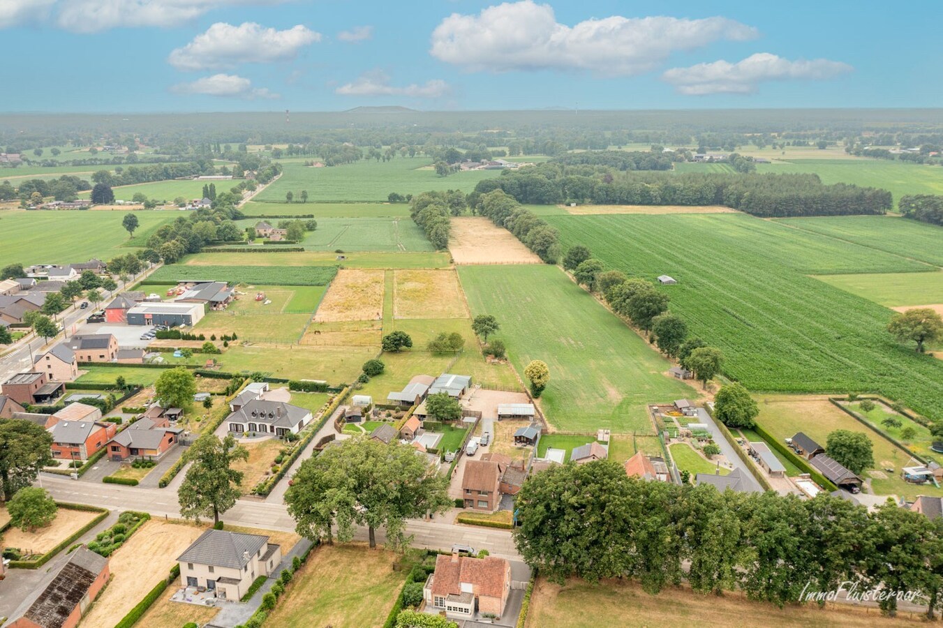 Maison r&#233;nov&#233;e avec des &#233;curies sur environ 1,1 ha &#224; Peer 